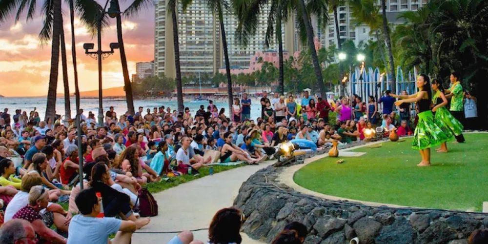 _Free Kuhio Beach Hula Show